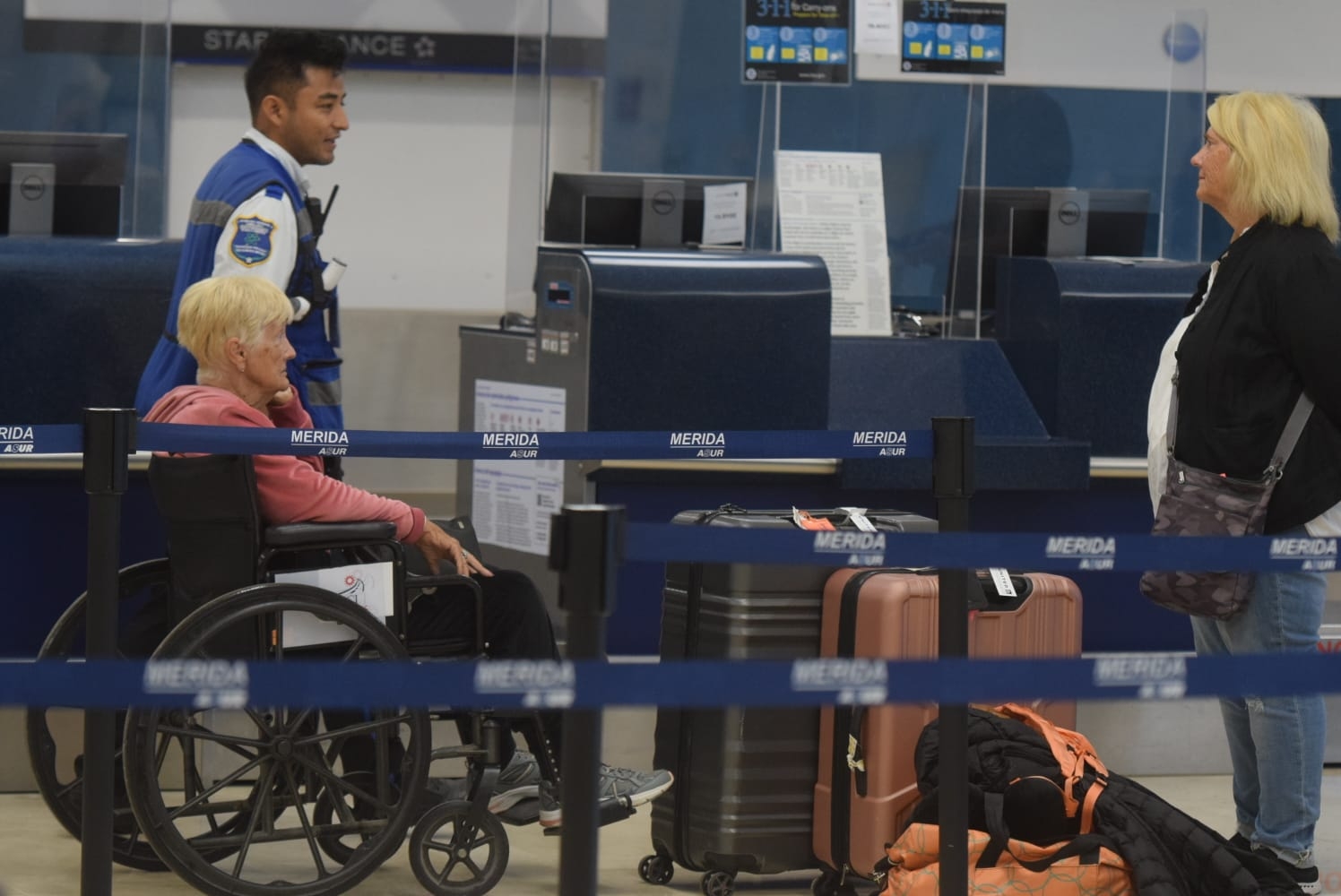 Los pasajeros varados no fueron informados del cambio de horario del vuelo