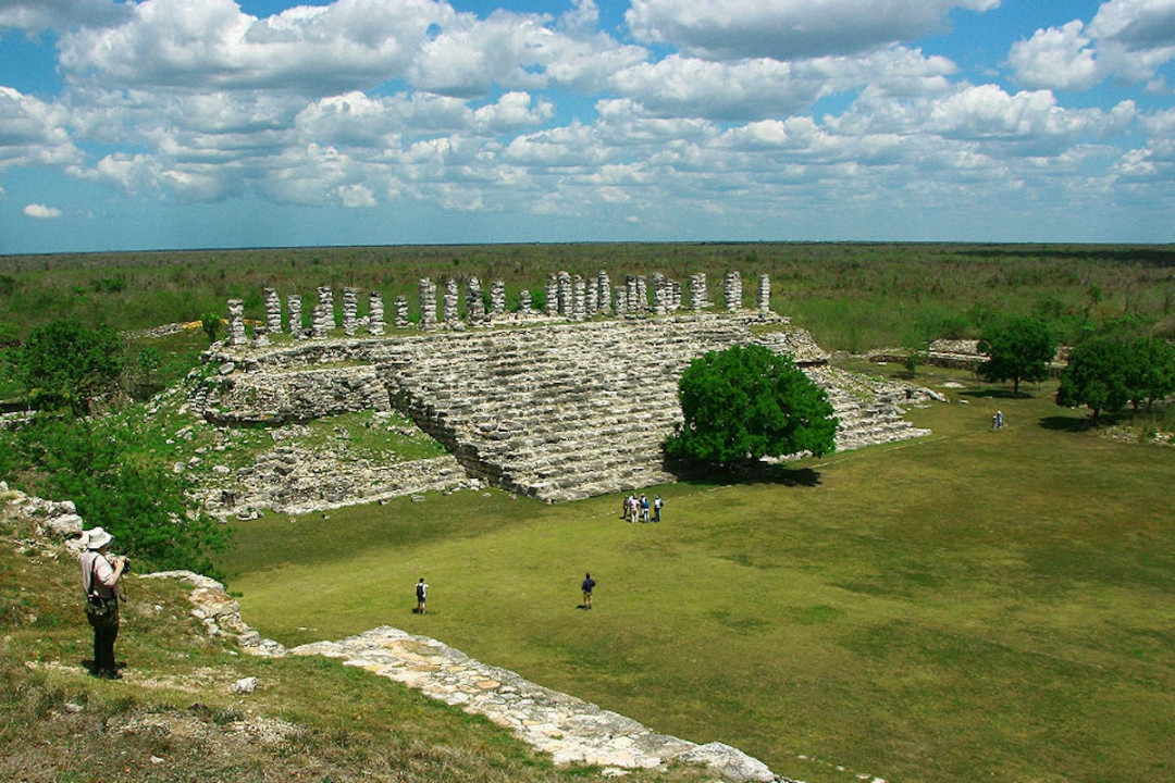 Estas antiguas ruinas fueron el asentamiento de la ciudad maya y cuentan con la única desfibradora de henéquen Estas antiguas ruinas fueron el asentamiento de la ciudad maya y cuentan con la única desfibradora de henéquen