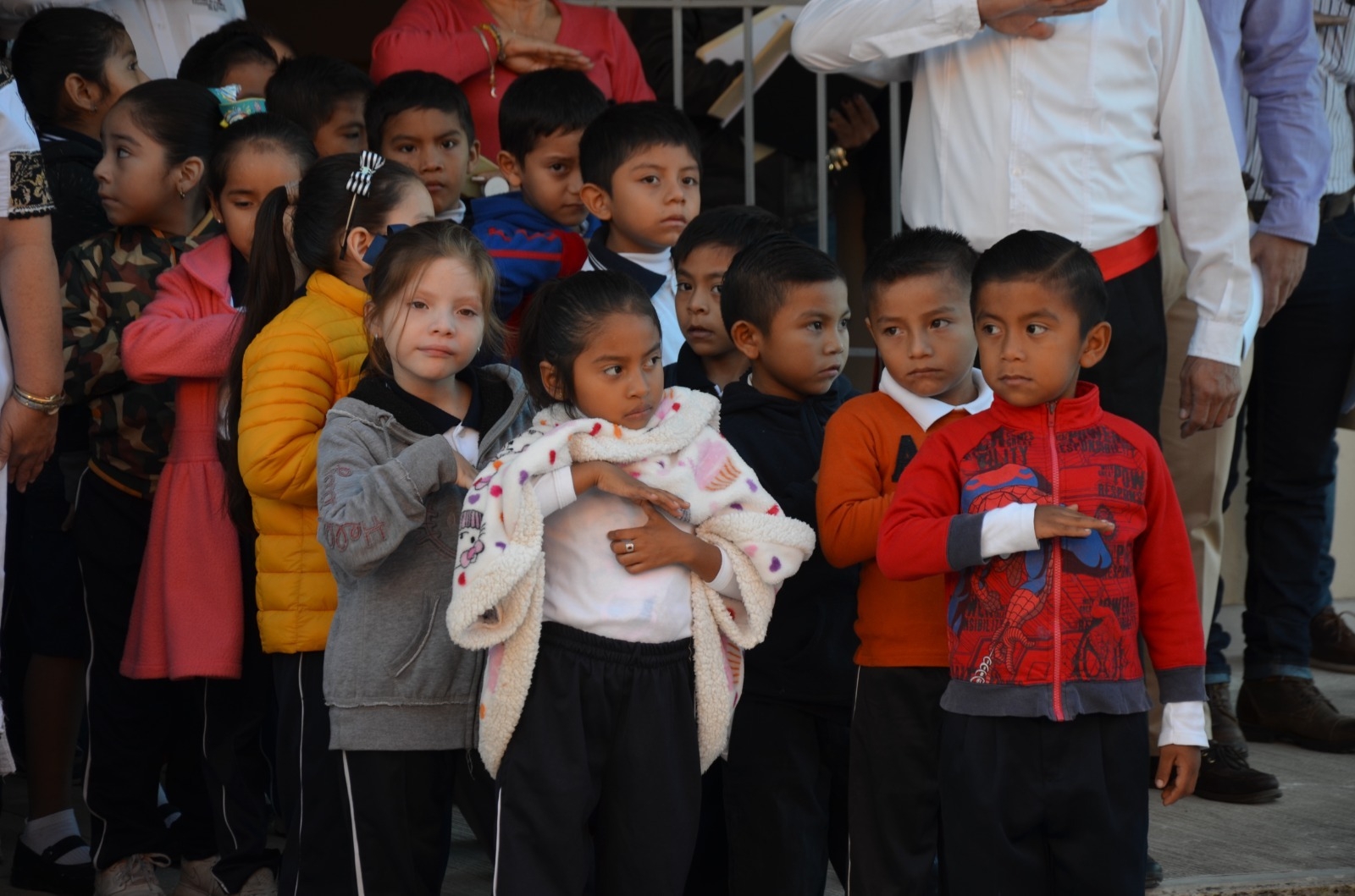 Alumno de educación básica inician su puente Alumno de educación básica inician su puente