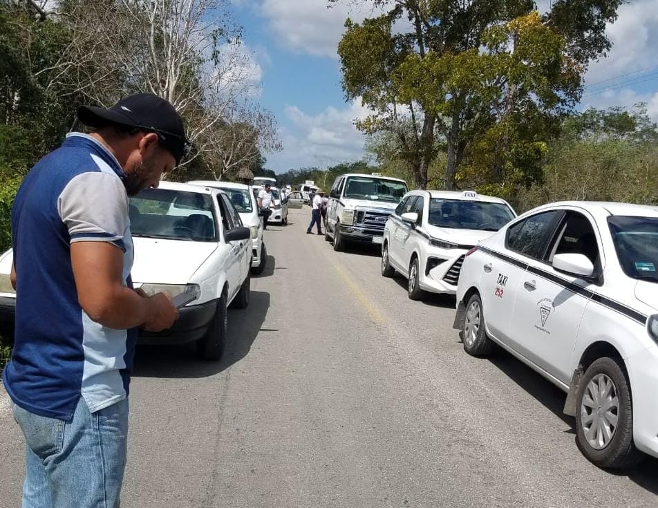 Acordaron que tendrían el libre paso para llevar a las personas que acuden al poblado de Tepich Acordaron que tendrían el libre paso para llevar a las personas que acuden al poblado de Tepich