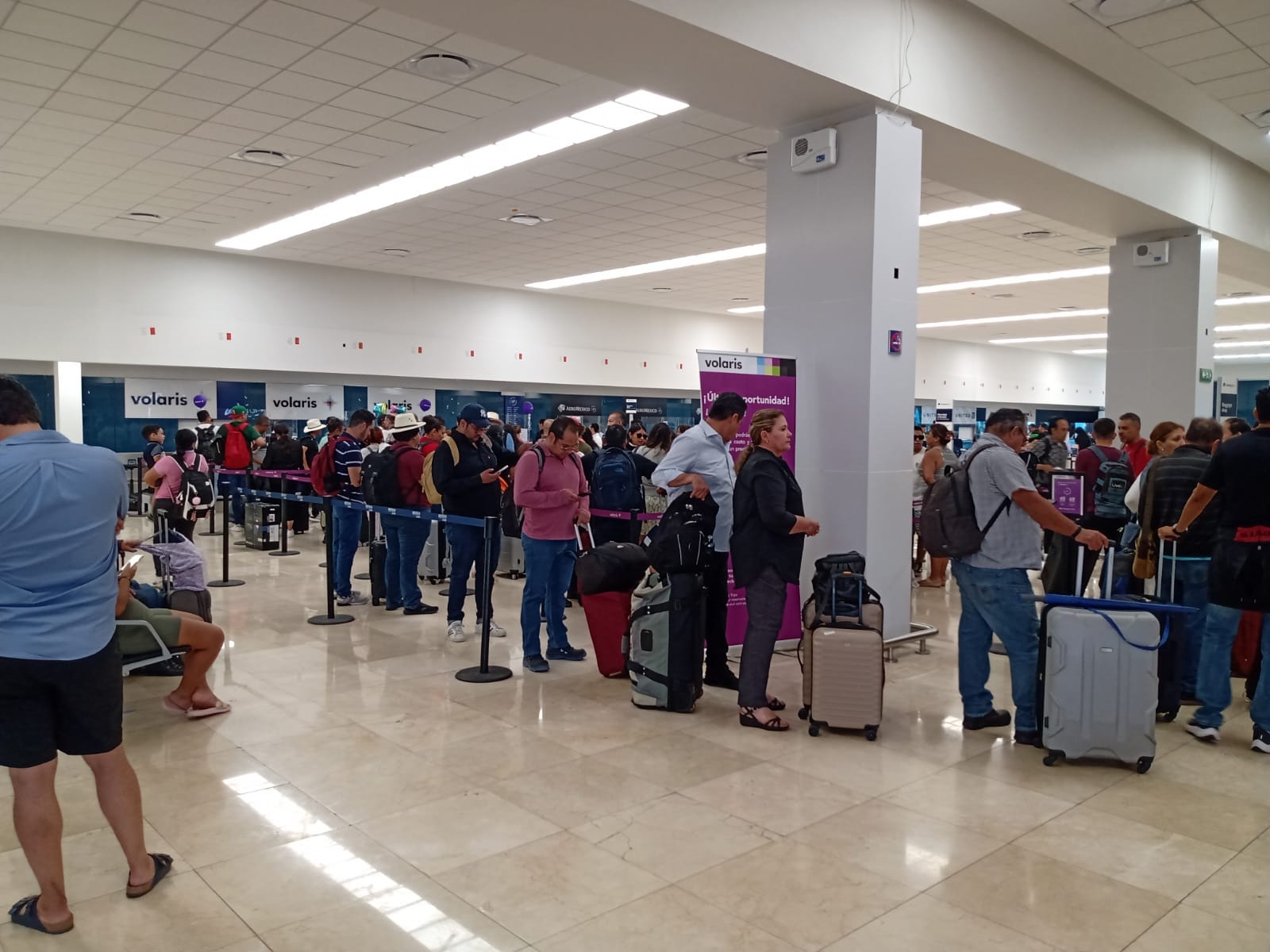 Se registra gran afluencia de pasajeros en el aeropuerto de Mérida este sábado Se registra gran afluencia de pasajeros en el aeropuerto de Mérida este sábado