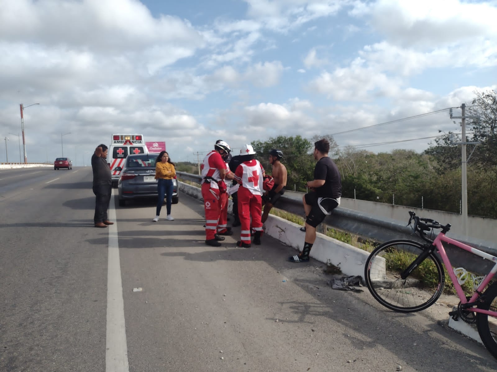 El joven de 20 años fue atendido por los elementos de la Cruz Roja El joven de 20 años fue atendido por los elementos de la Cruz Roja