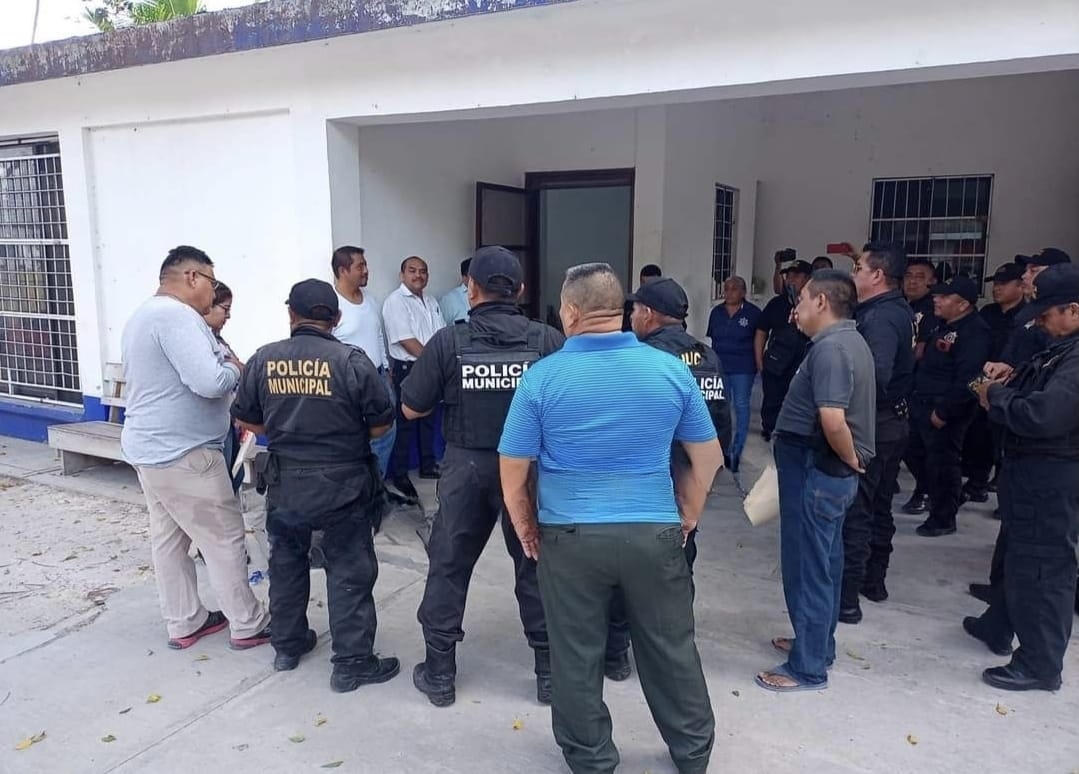 Los Policías piden que se les apoye con los beneficios que no se les otorgan Los Policías piden que se les apoye con los beneficios que no se les otorgan