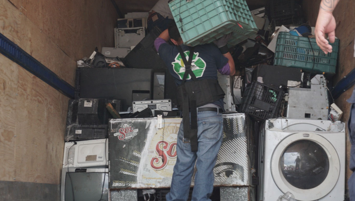 La basura electrónica posee químicos que son peligrosos para el ecosistema