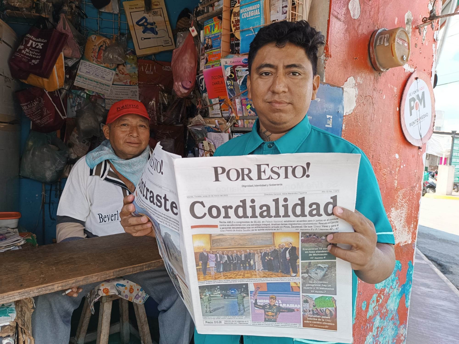 Vecinos mandaron saludos a Mario Renato Menéndez y a Alicia Menéndez Figueroa