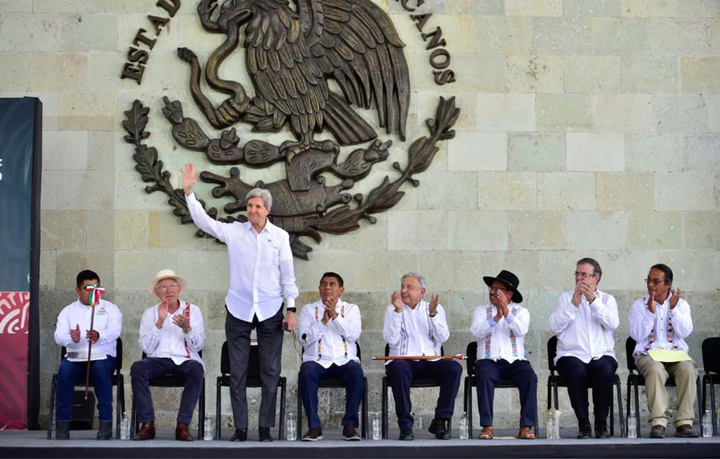 Kerry destaca liderazgo de AMLO en medio de polémica por informe de EU sobre derechos humanos
