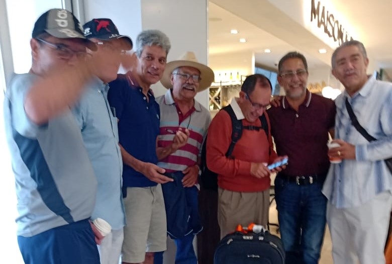 Antes de abandonar la terminal aérea, los paseantes manifestaron que estarán cinco días recorriendo la ciudad de Mérida Antes de abandonar la terminal aérea, los paseantes manifestaron que estarán cinco días recorriendo la ciudad de Mérida