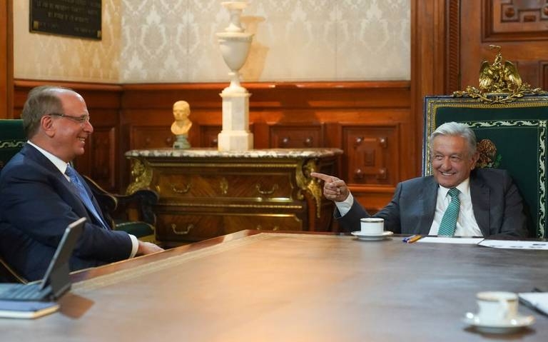 AMLO asistió a evento de empresarios con Carlos Slim y poco después recibió a Larry Fink, de BlackRock, en Palacio Nacional