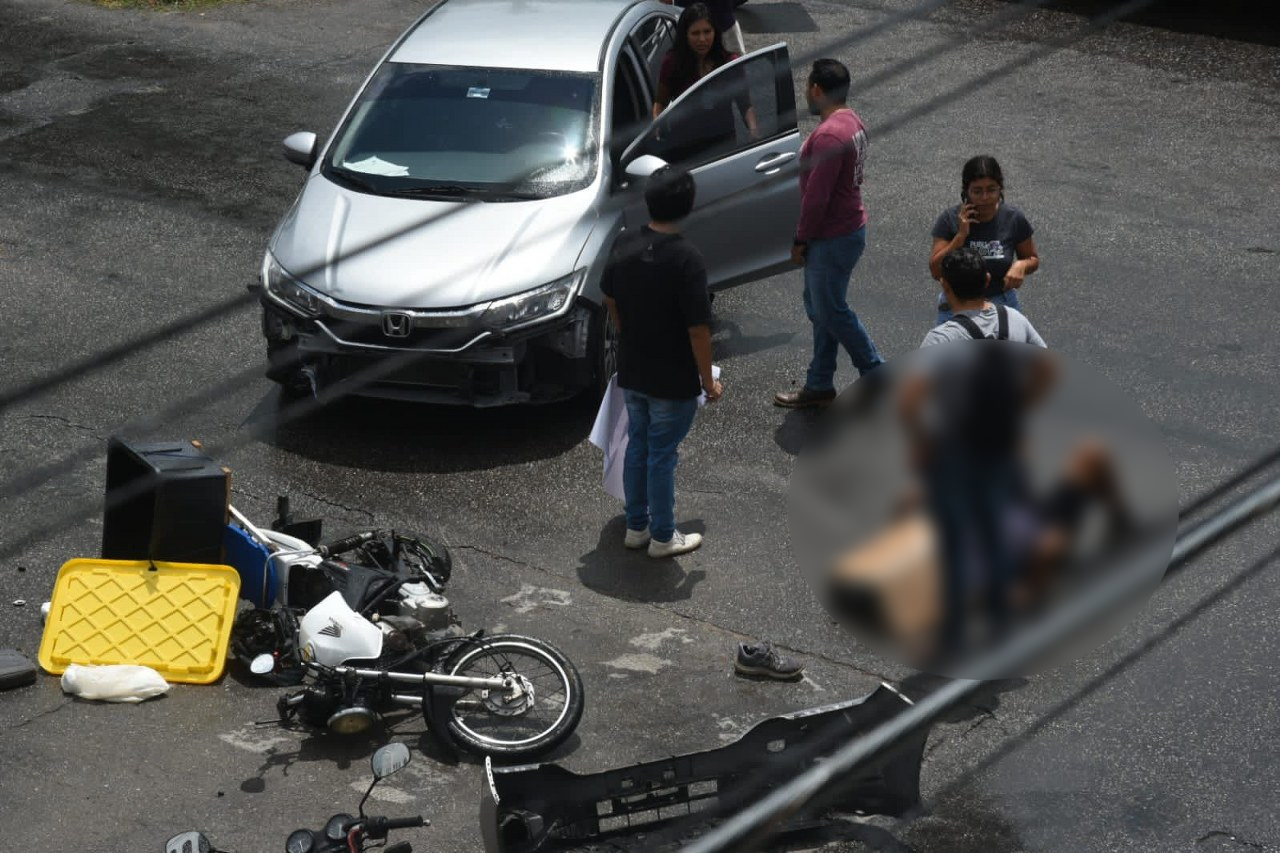 El automovilista no respetó su alto, por lo que golpeó al otro vehículo