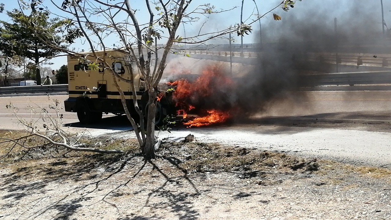 El incendio ocurrió a la entrada de una maquiladora El incendio ocurrió a la entrada de una maquiladora