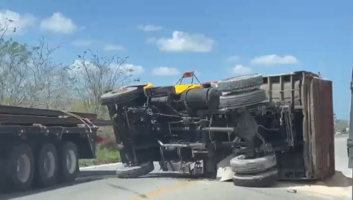 El aparatoso accidente causó un cierre vehicular
