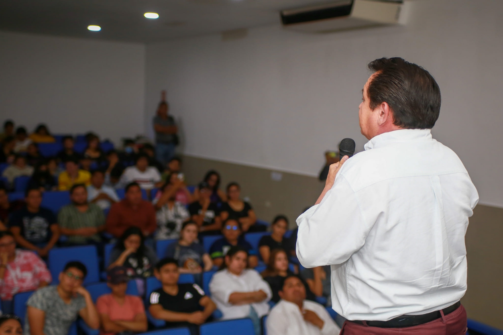Joaquín Díaz Mena impartió una conferencia en el foro