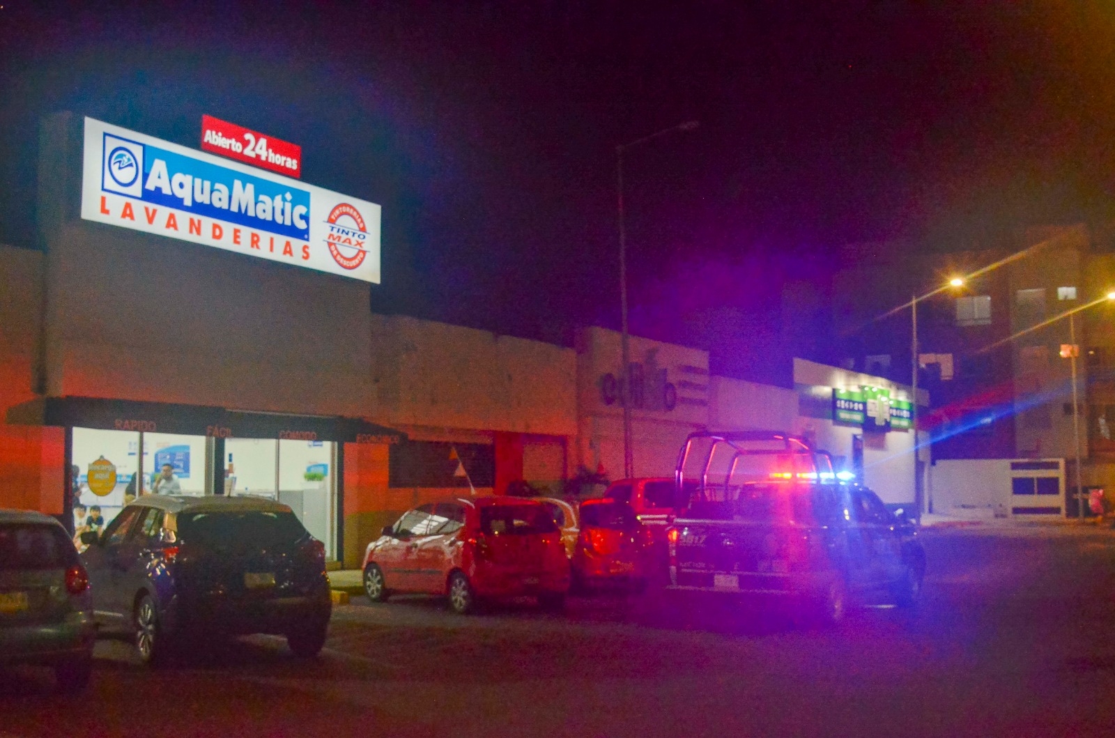 Varias persinas quienes la auxiliaron llamaron al número de emergencias 911 reportando lo sucedido, Varias persinas quienes la auxiliaron llamaron al número de emergencias 911 reportando lo sucedido,