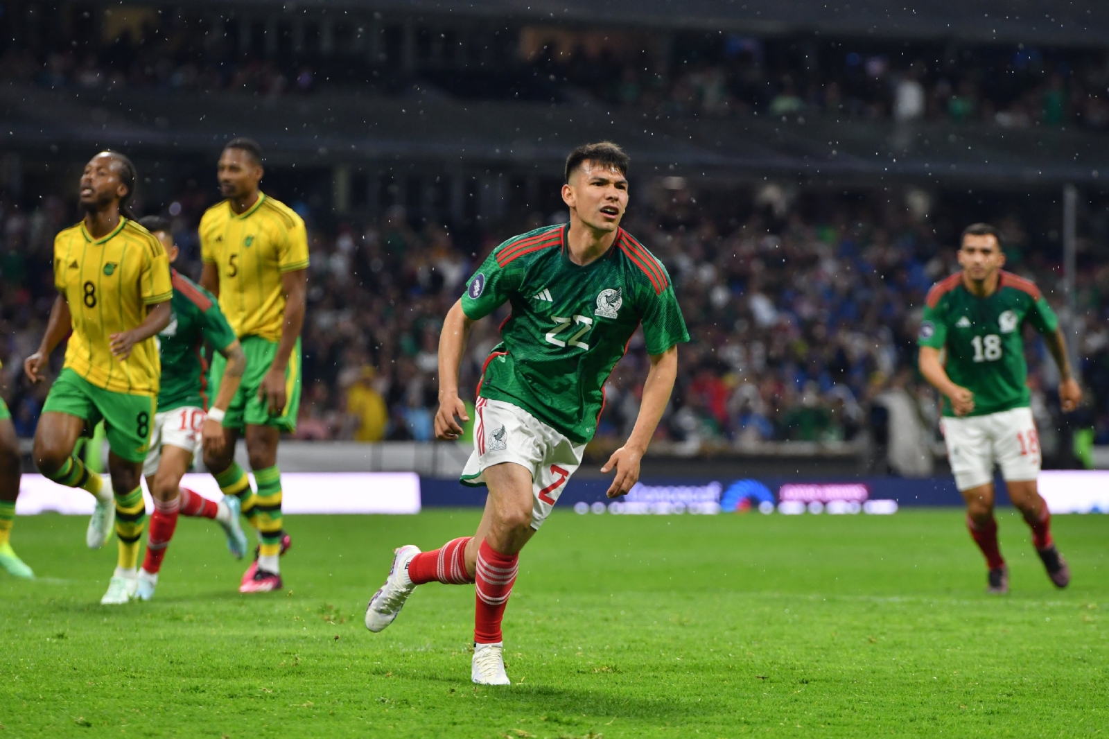 Chuky Lozano cobró un penal con el que consiguió el empate