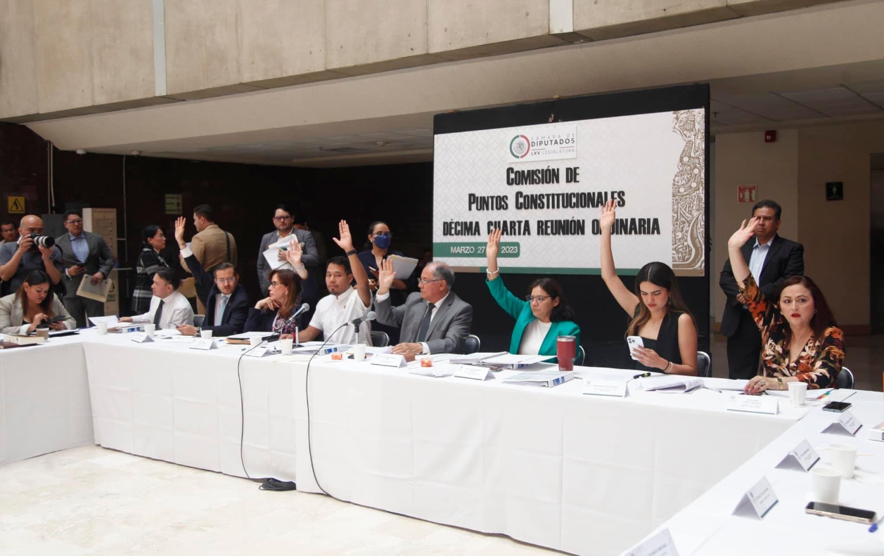 Los integrantes de la Comisión de Puntos Constitucionales aprobaron la denominada “ley 3 de 3 contra la violencia”