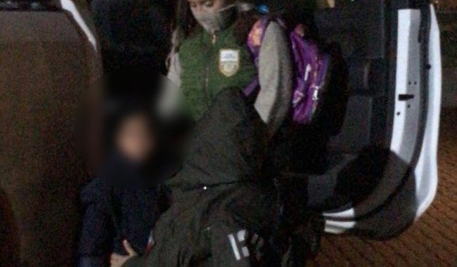 Rescatan a niña migrante de dos hombres ebrios en Ciudad Juárez, Chihuahua Rescatan a niña migrante de dos hombres ebrios en Ciudad Juárez, Chihuahua
