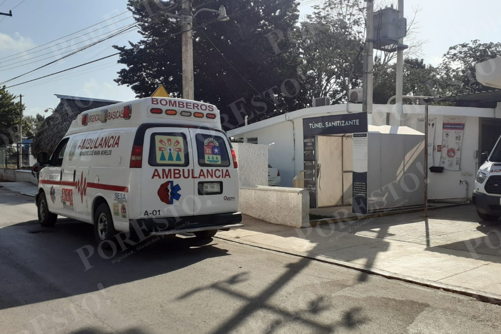 La mujer cayó con todo y unidad sobre el duro pavimento y se lesionó en la cara y en el brazo La mujer cayó con todo y unidad sobre el duro pavimento y se lesionó en la cara y en el brazo