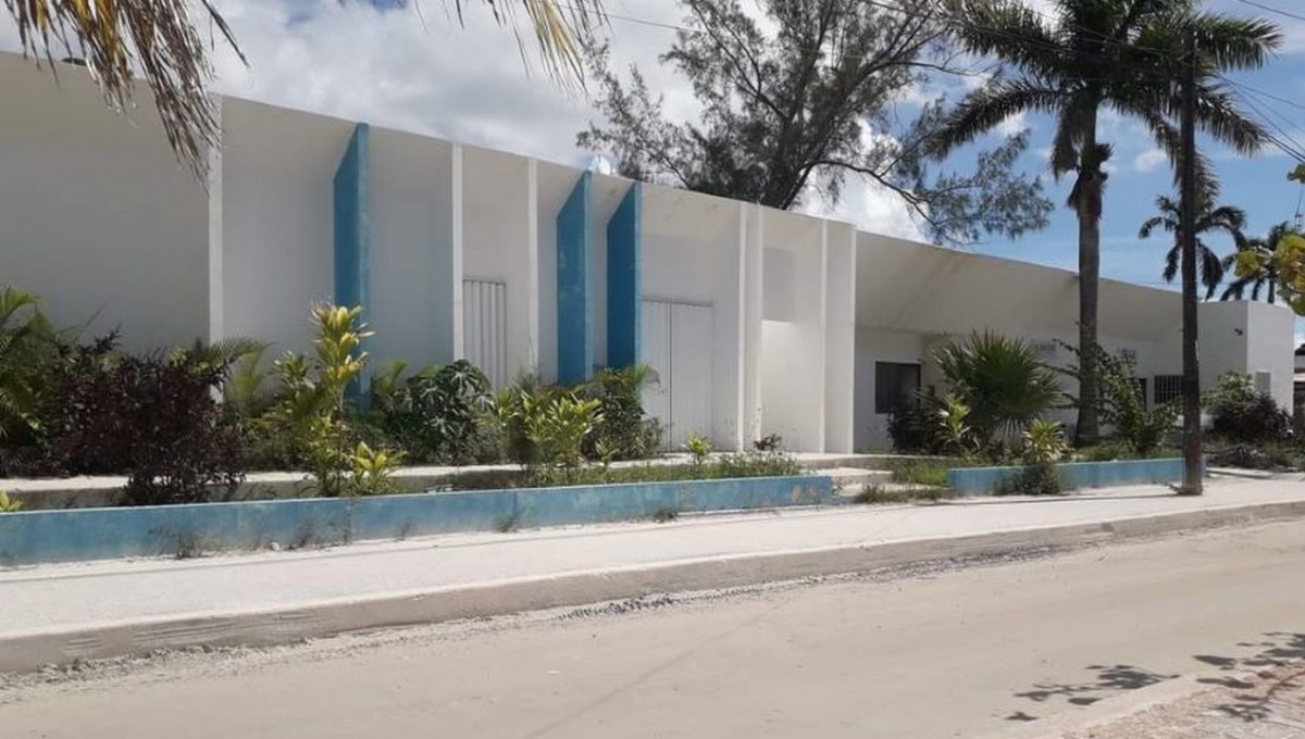 El hospital carece de medicamentos y los doctores son pasantes