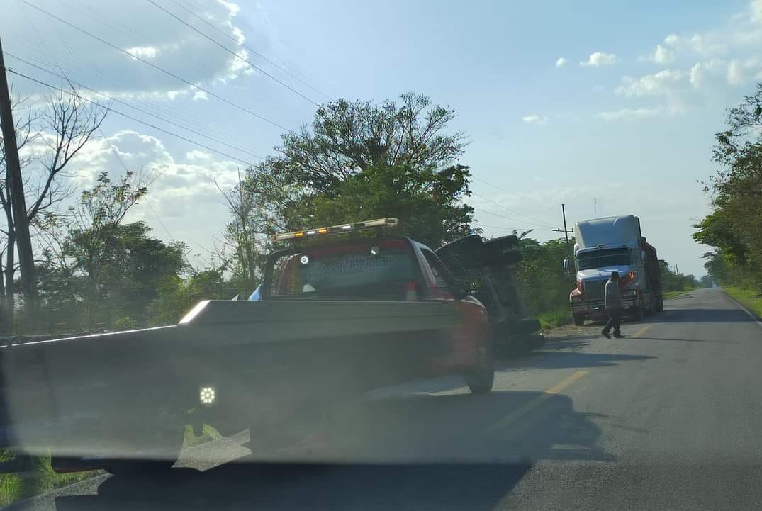 El conductor de la pesada unidad salió ileso El conductor de la pesada unidad salió ileso