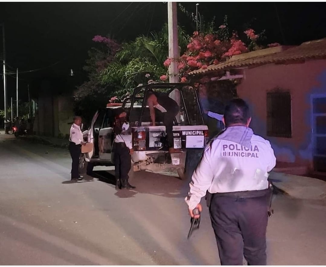 Los niños fueron trasladados al hospital en una ambulancia de la Cruz Roja