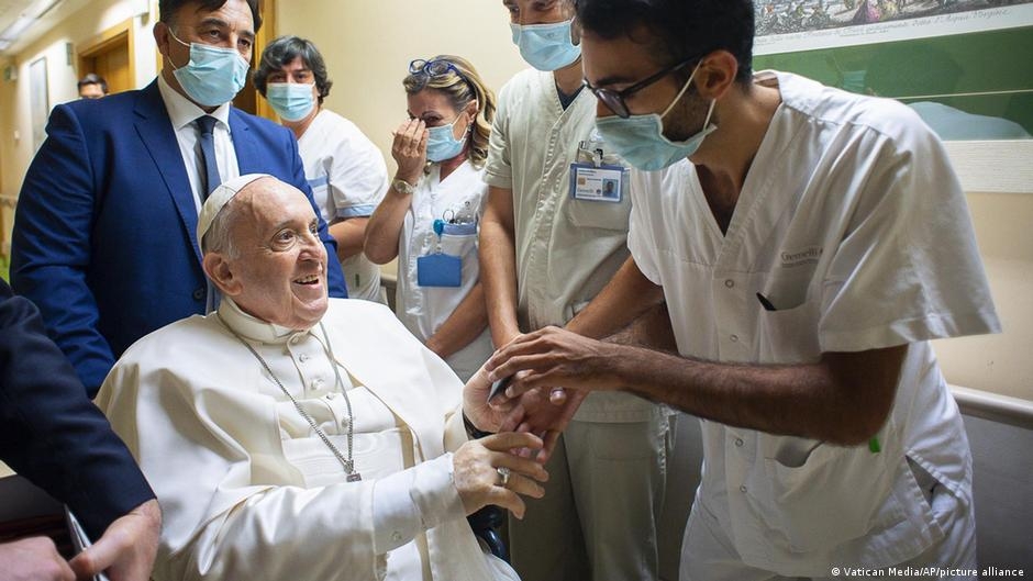 El Papa Francisco dio una audiencia en San Pedro antes de entrar al hospital El Papa Francisco dio una audiencia en San Pedro antes de entrar al hospital