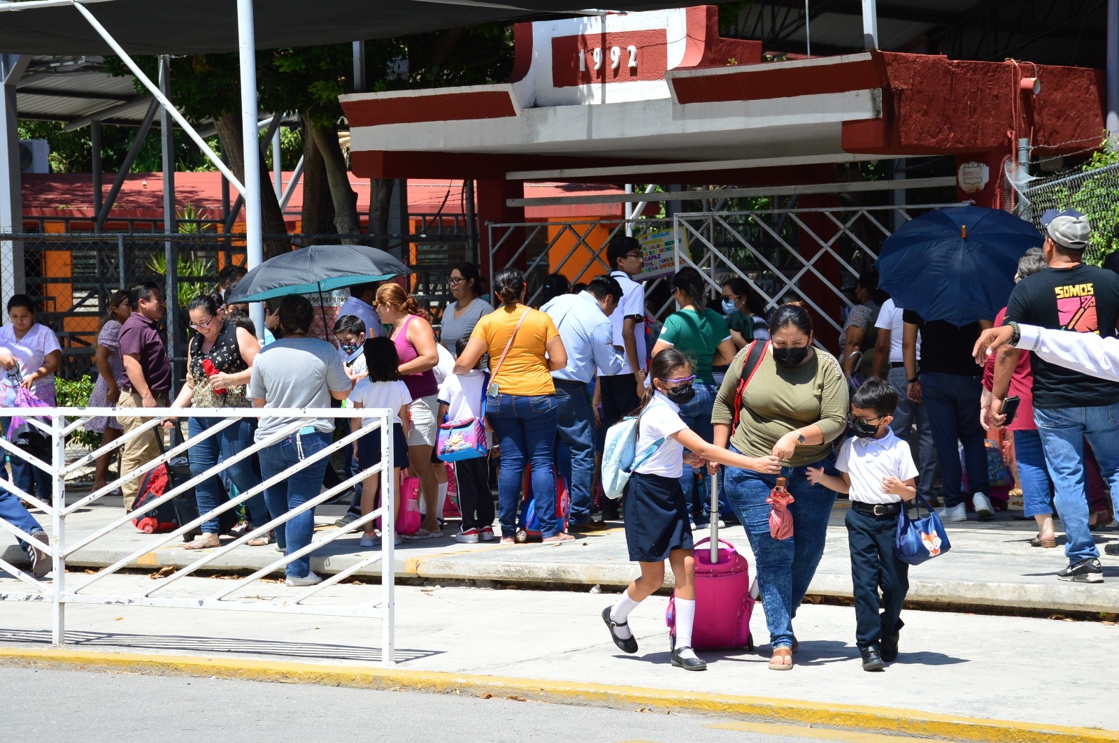 Seduc asegura que pese a los puentes se cumplirá con el calendario escolar