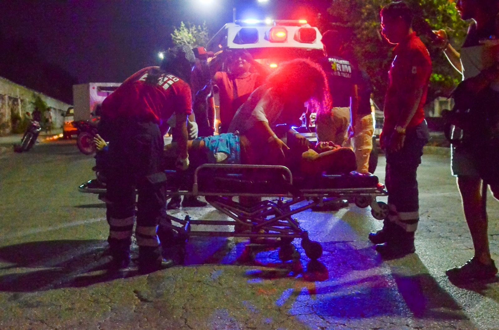 Un hombre originario de Mérida fue atropellado luego de que bajarán del transporte público, 