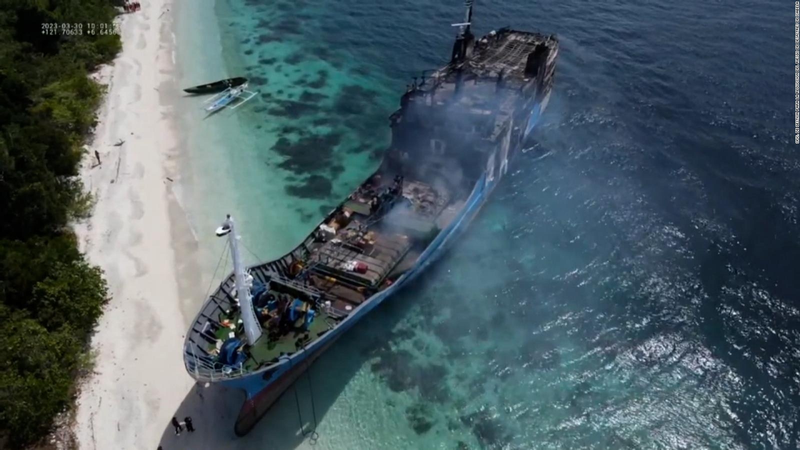 El incendio se registró en las costas de la isla Basilán, en Filipinas El incendio se registró en las costas de la isla Basilán, en Filipinas