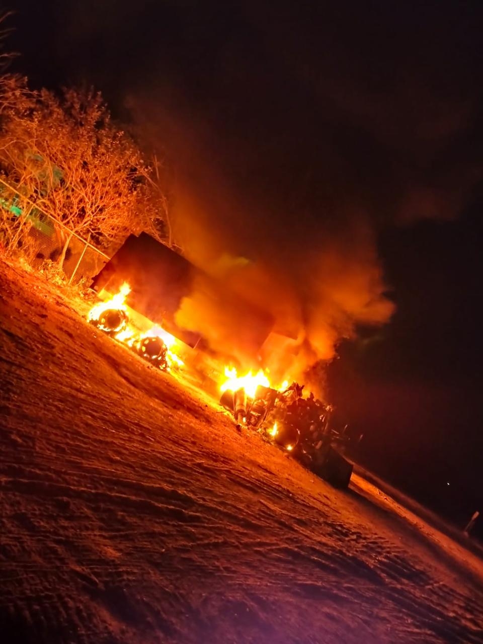 Al llegar el Cuerpo de Bomberos ya se encontraban prácticamente calcinadas las unidades