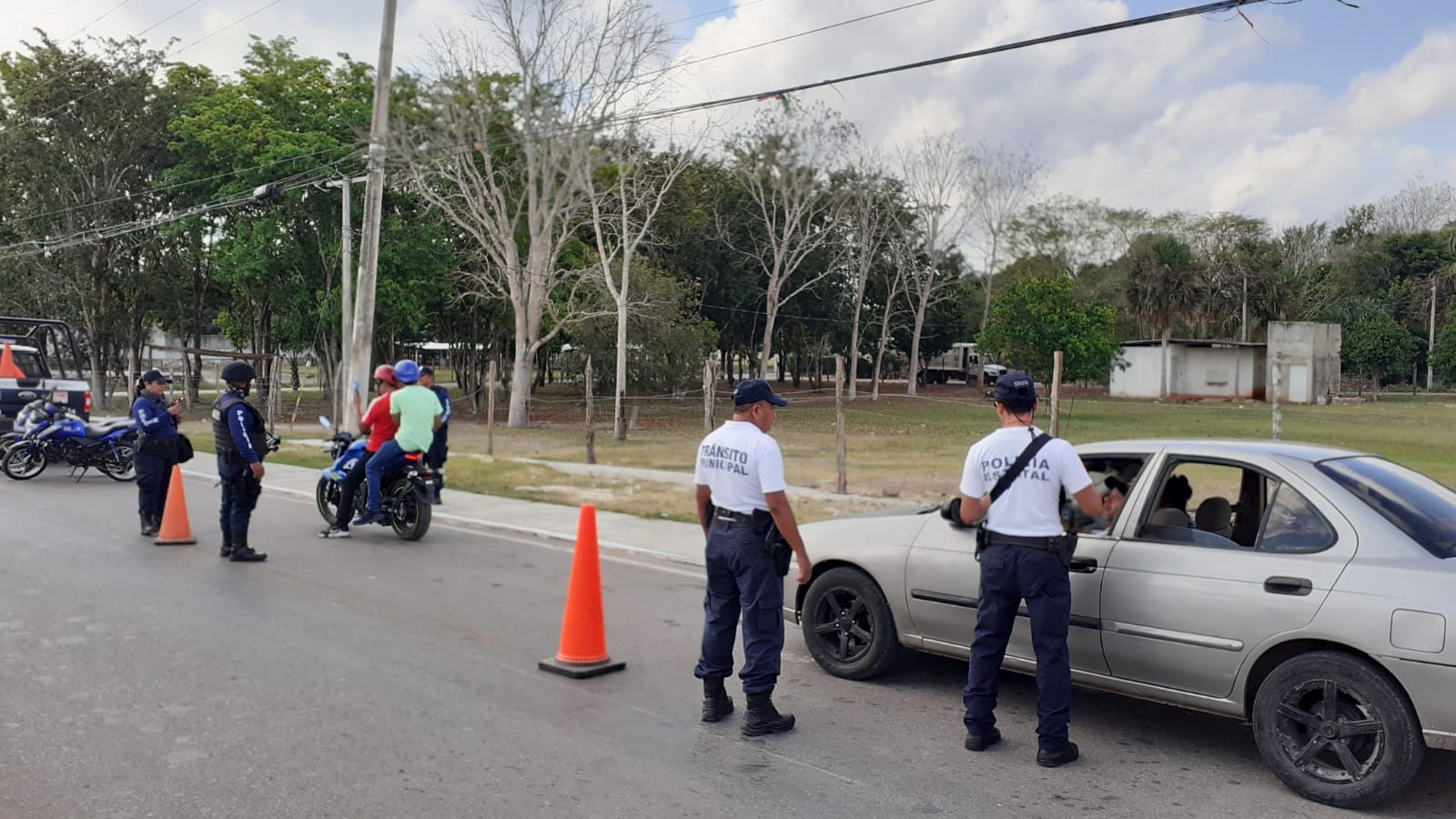 Poco después de las 11 de la mañana se dio por terminado el operativo Poco después de las 11 de la mañana se dio por terminado el operativo