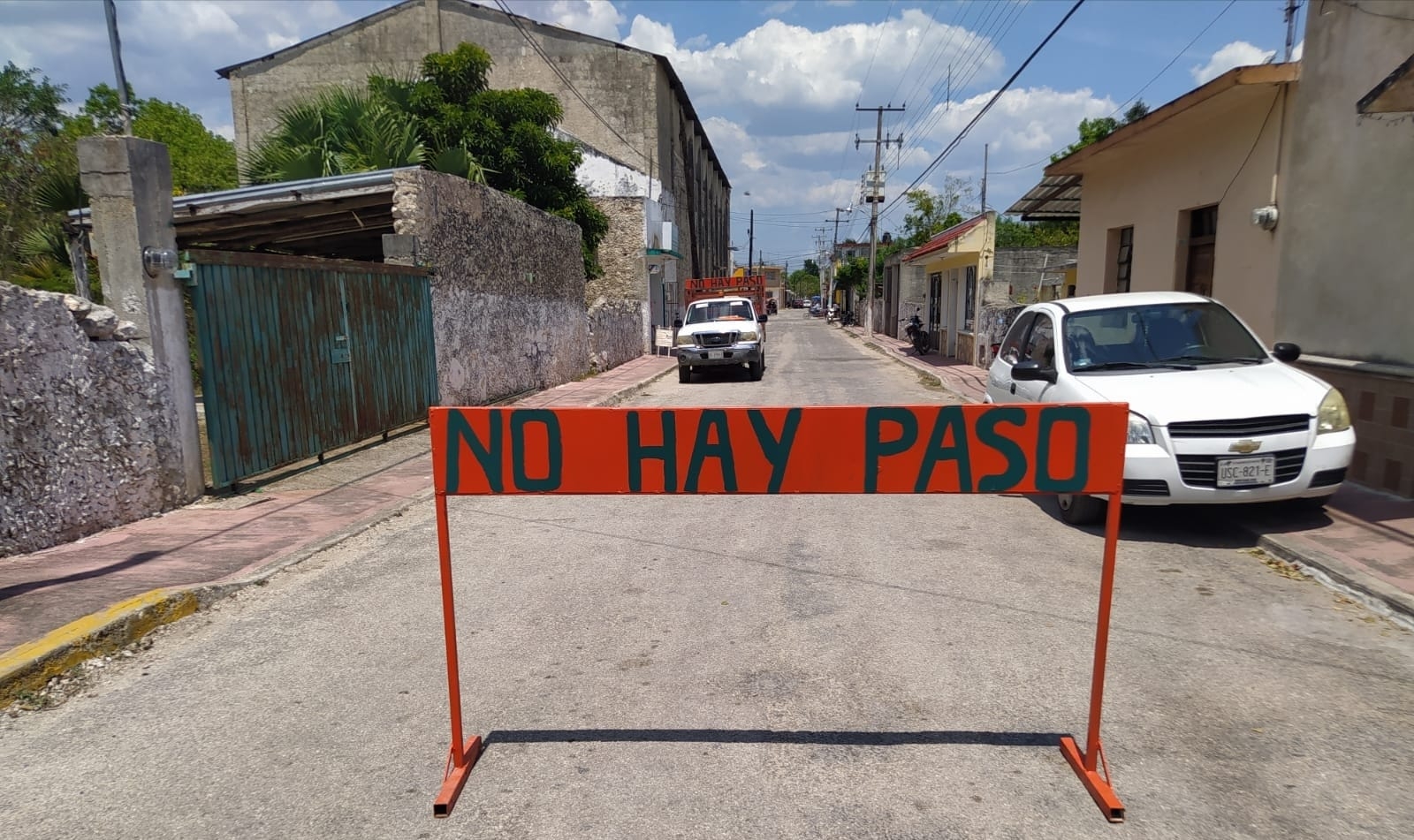 El acceso al mercado de Buctzotz permaneció cerrado hasta lograr remover el enjambre de abejas El acceso al mercado de Buctzotz permaneció cerrado hasta lograr remover el enjambre de abejas