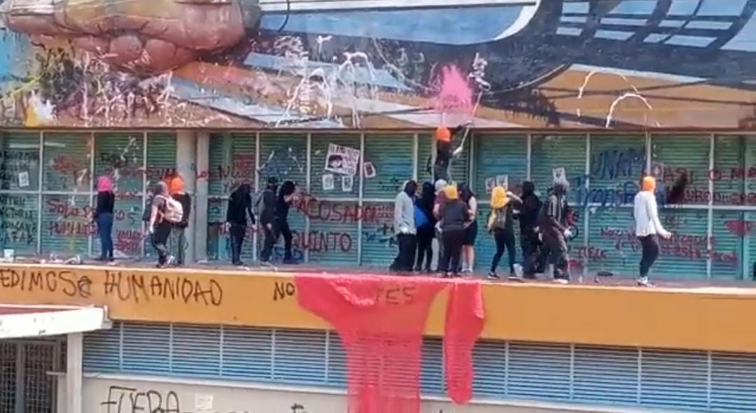 La UNAM informó que encapuchados golpearon con un martillo a un elemento de vigilancia de CU.