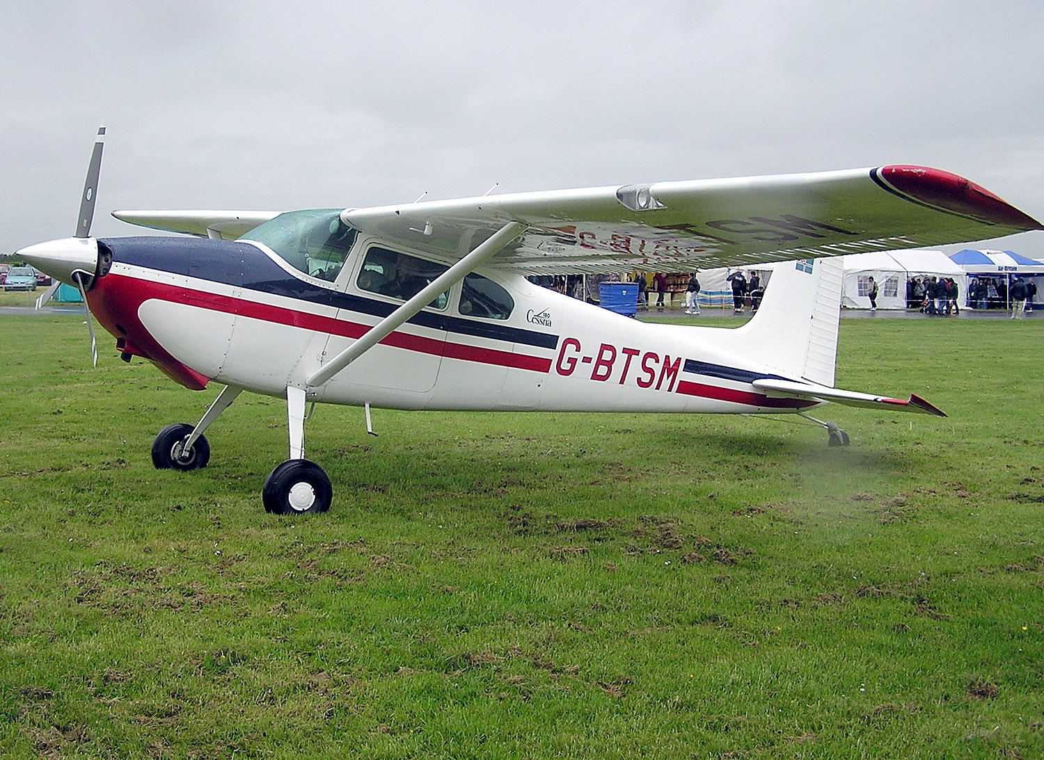 La avioneta iba tripulada por estudiantes