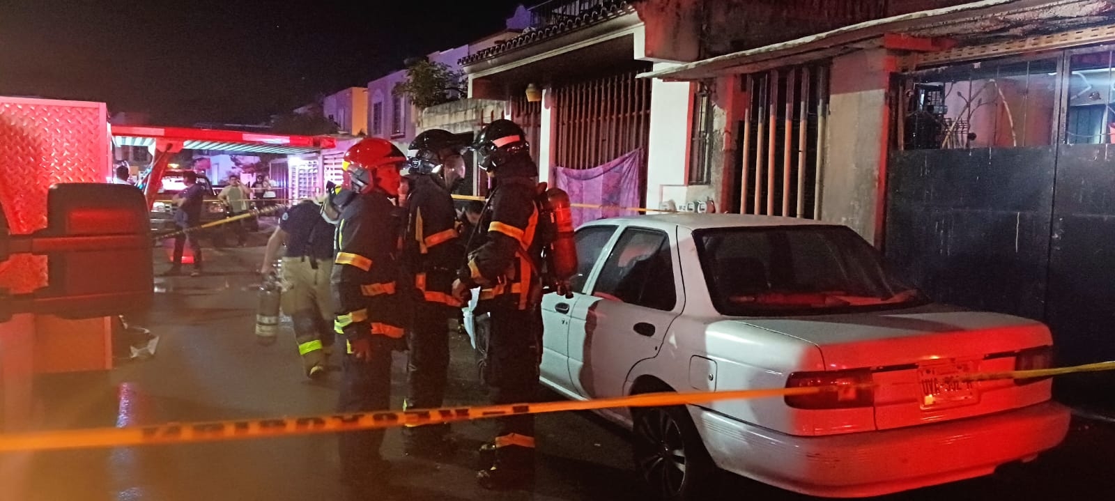 Bomberos llegaron a socorrer el incendio de una vivienda en Playa del Carmen Bomberos llegaron a socorrer el incendio de una vivienda en Playa del Carmen