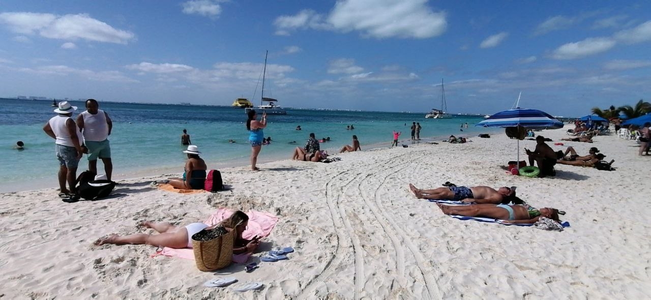En diciembre del 2022, los 28 sitios de nado de Quintana Roo cumplieron con el criterio de sanidad y los arenales de la ínsula tenían poca contaminación En diciembre del 2022, los 28 sitios de nado de Quintana Roo cumplieron con el criterio de sanidad y los arenales de la ínsula tenían poca contaminación