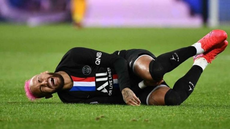 Neymar no podrá jugar por al menos 3 meses debido a una lesión