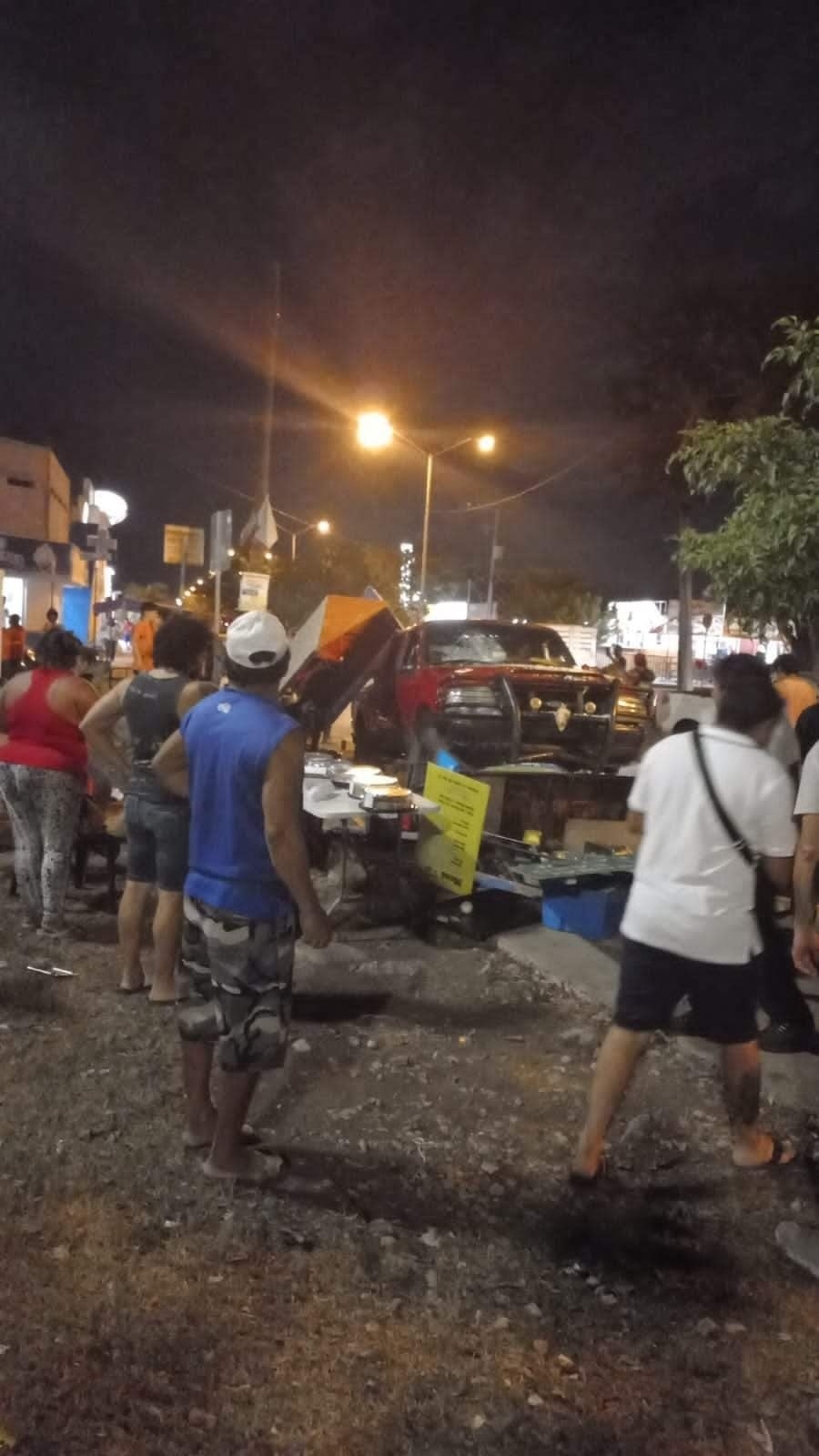 Vecinos de la zona salieron a auxiliar a los heridos tras el terrible accidente