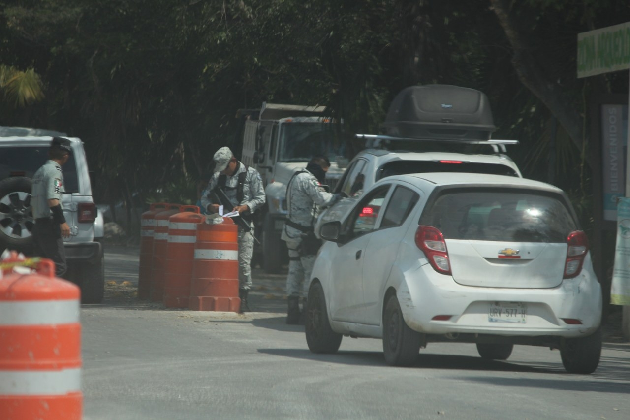 Por instrucción presidencial, los agentes supervisan las playas que aún no están privatizadas