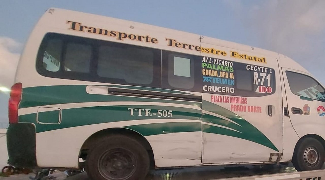 Los pasajeros dijeron que de no tener respuesta de los Policías lo iban a linchar