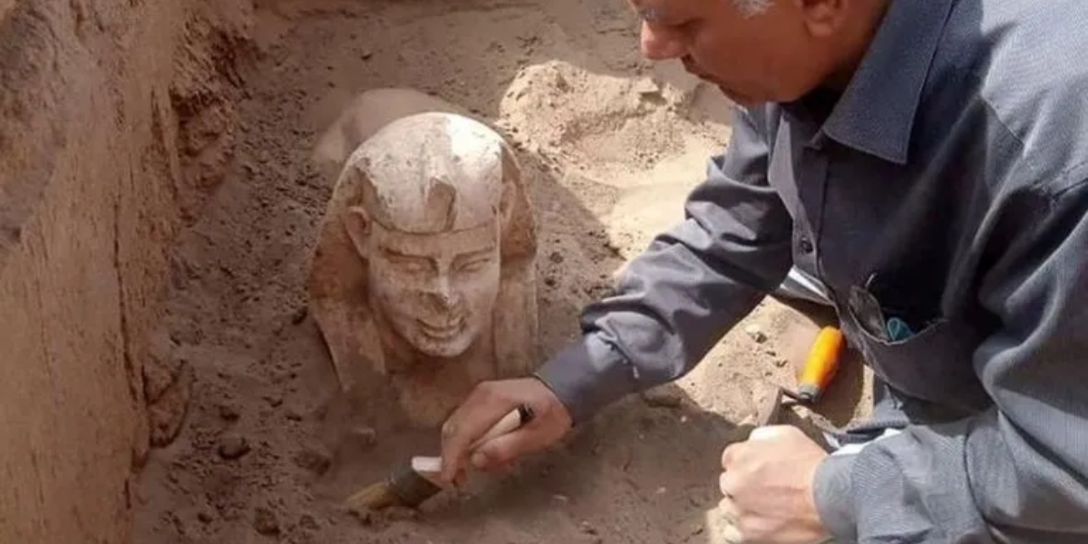 La esfinge sorprendió a los arqueólogos. Foto: Especial La esfinge sorprendió a los arqueólogos. Foto: Especial