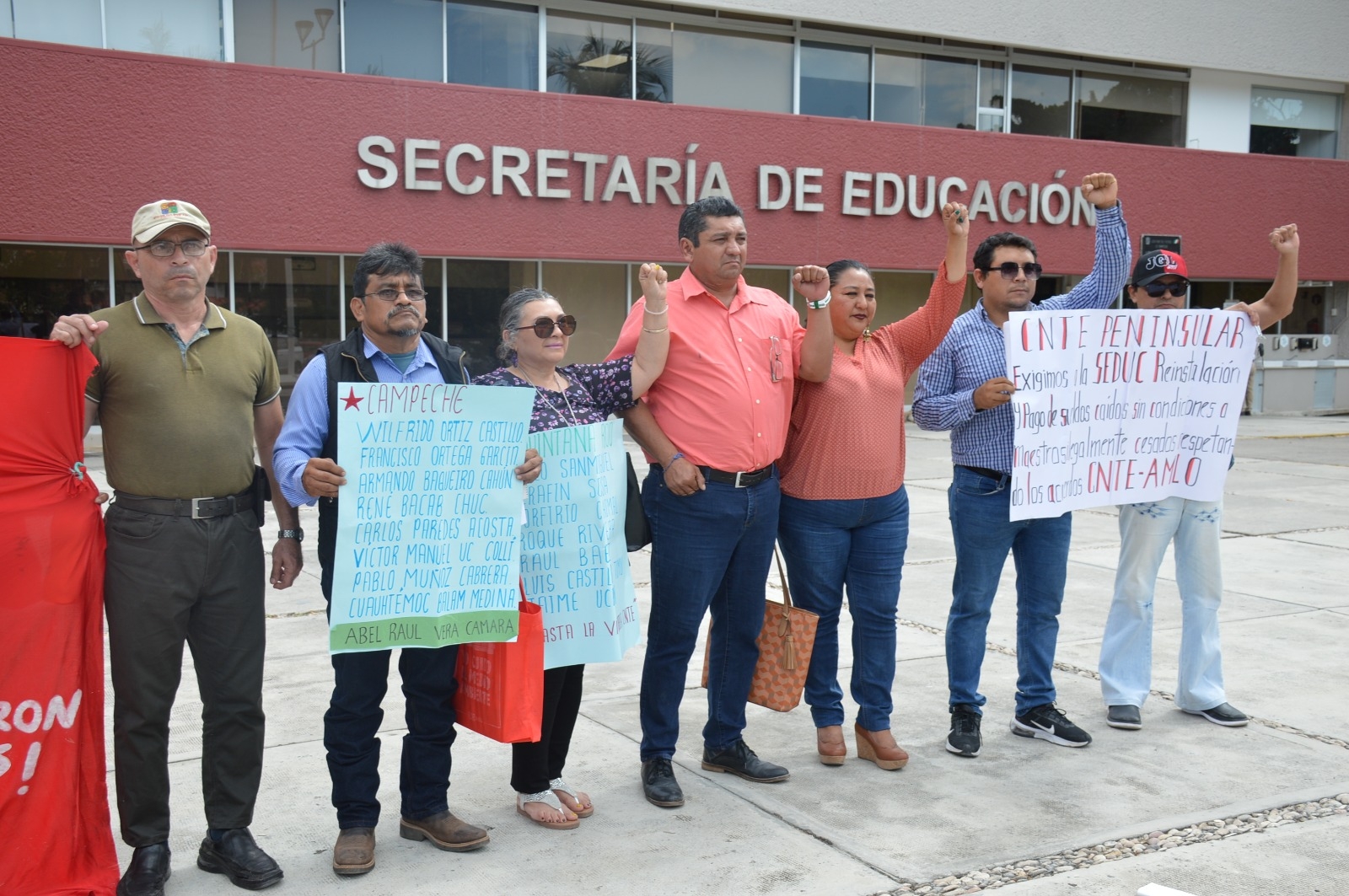 Diez maestros de Campeche cesados por la reforma de Peña Nieto buscan ser reinstalados