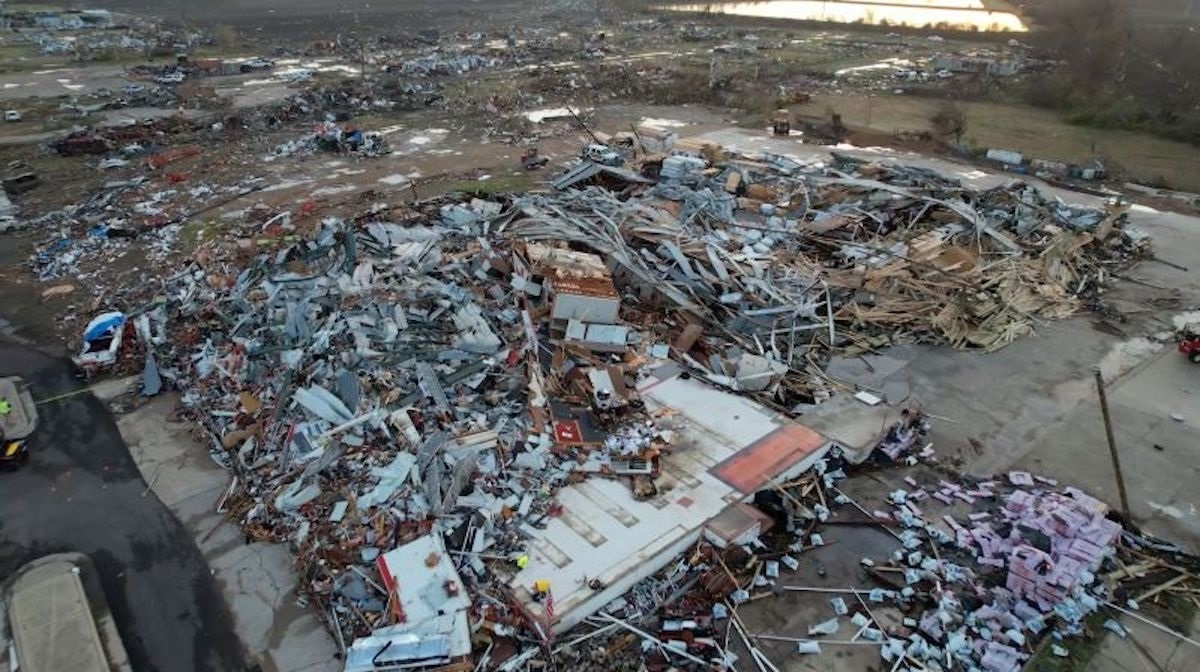 Más de 21 personas fallecieron tras tornados en EU