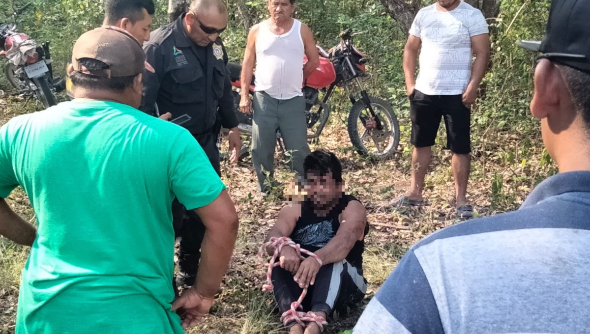 Ejidatarios lo sometieron y amarraron de pies y manos para que no se escape Ejidatarios lo sometieron y amarraron de pies y manos para que no se escape