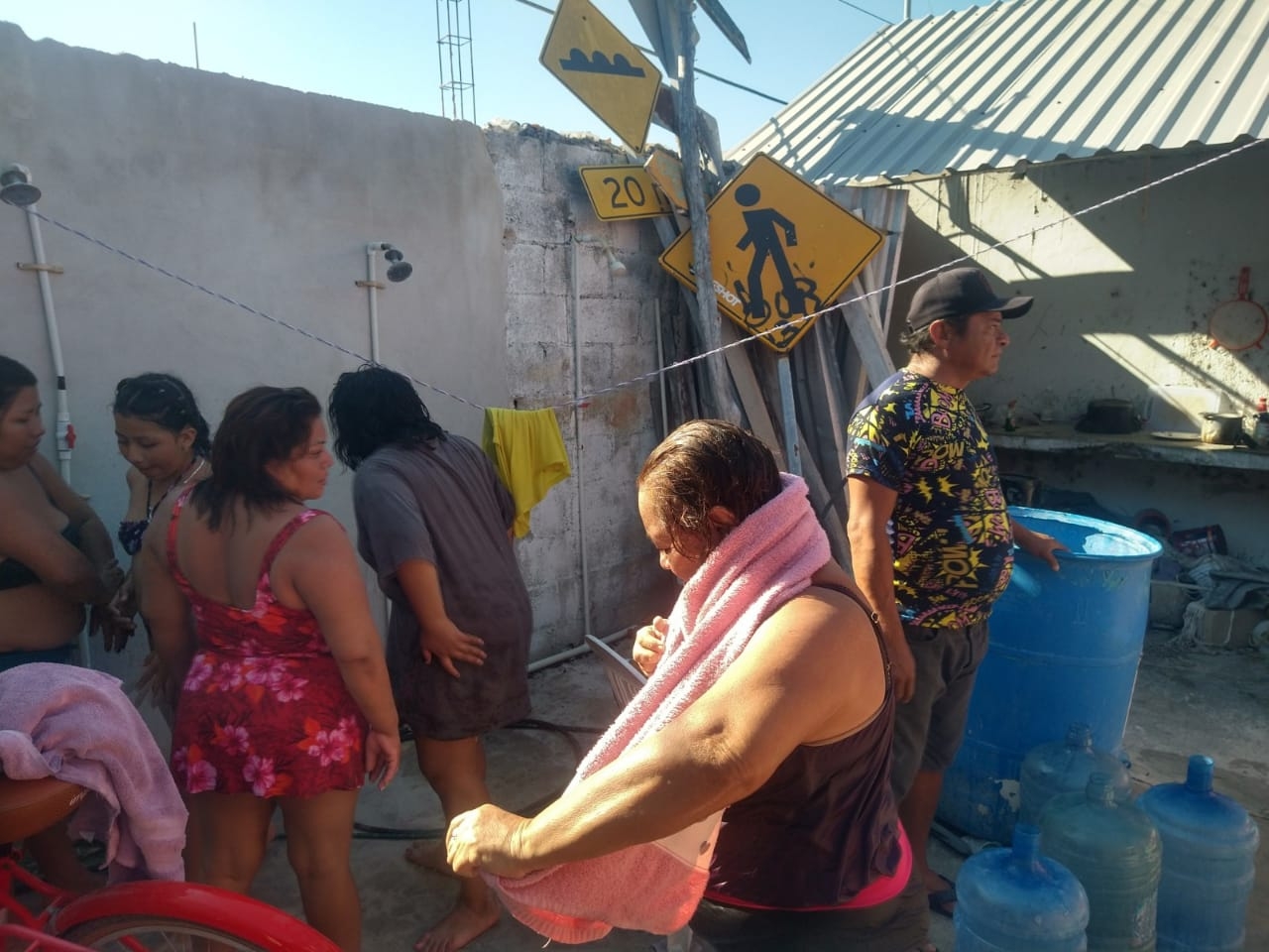 Turistas nacionales e internacionales no pudieron utilizar los baños para enjuagarse