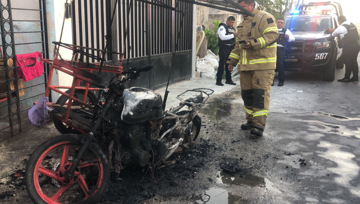 Los celos profesionales habrían orillado al paletero a incendiar la motocicleta