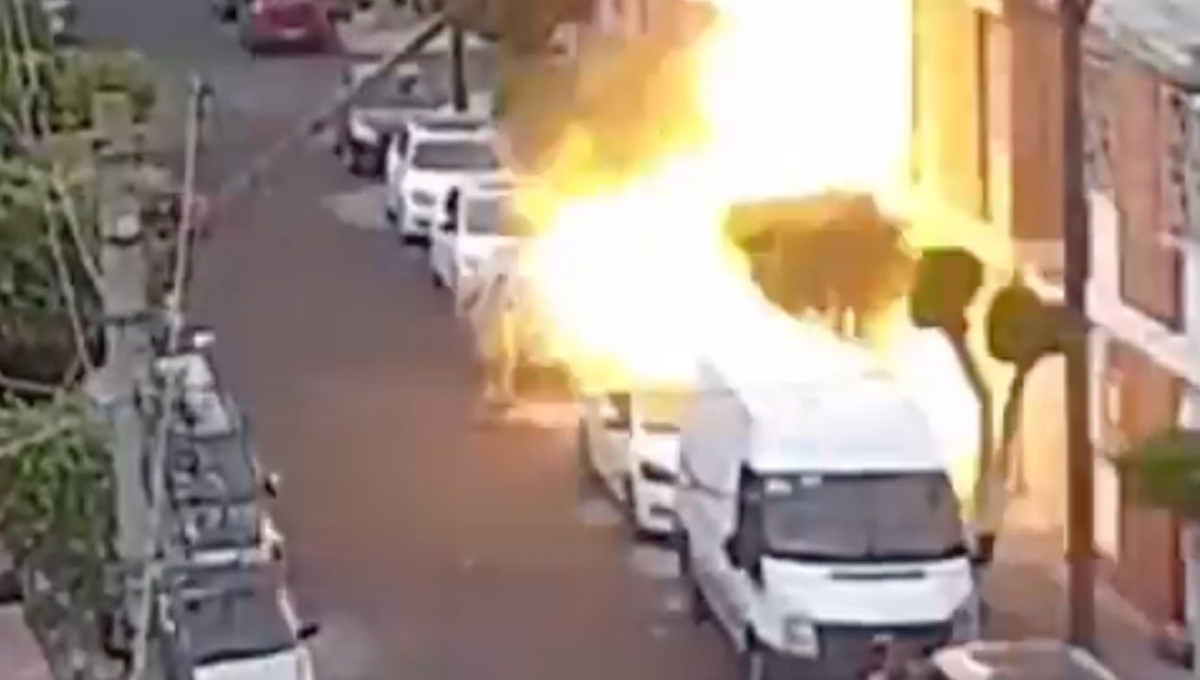 Queda en vídeo el momento exacto donde explota una casa en Nezahualcóyotl Queda en vídeo el momento exacto donde explota una casa en Nezahualcóyotl