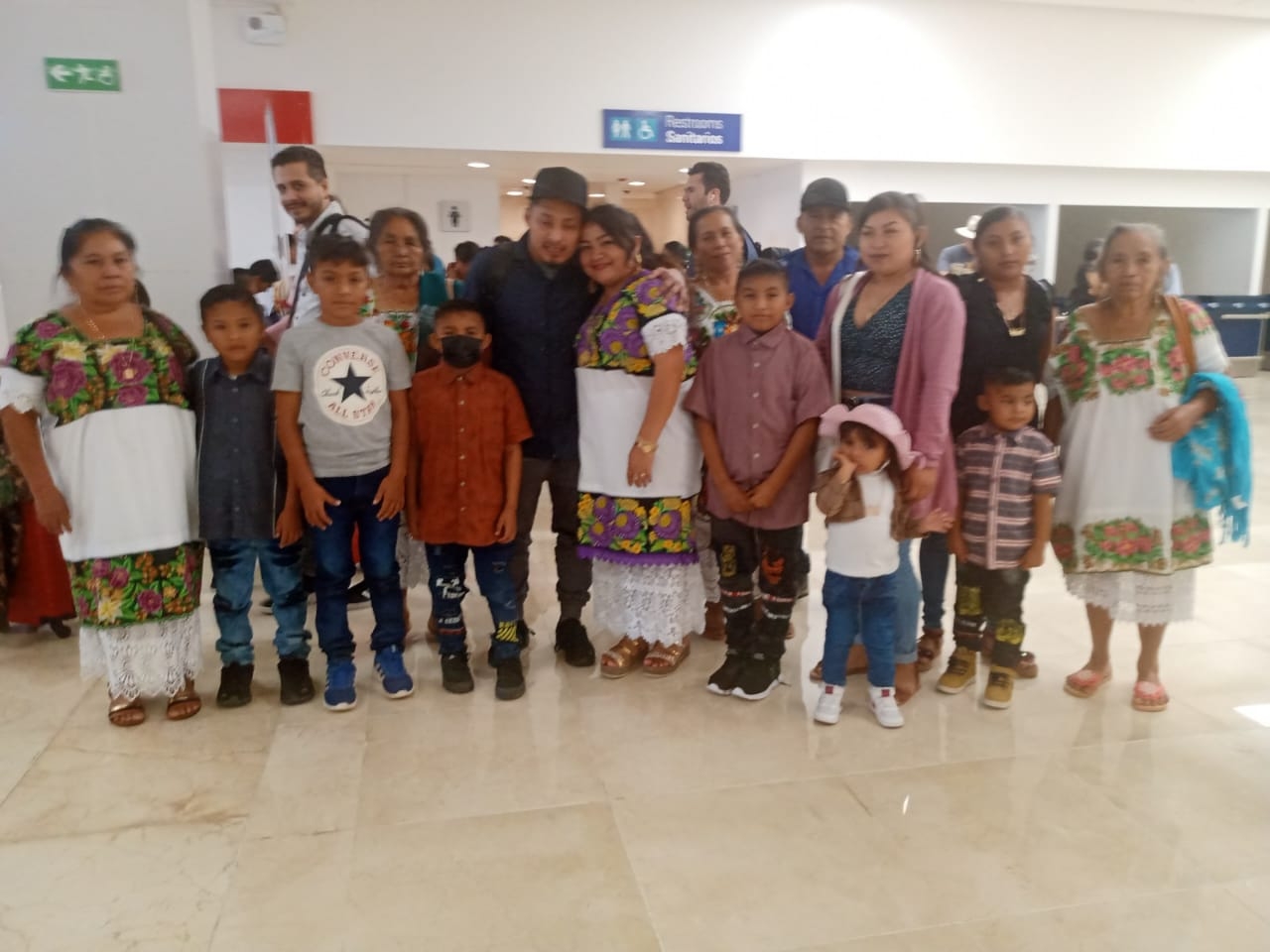 Chi May manifestó que se siente dichoso de llegar y ver a su esposa, Julia Xool, y a sus hijos, a los que dejó hace 17 años Chi May manifestó que se siente dichoso de llegar y ver a su esposa, Julia Xool, y a sus hijos, a los que dejó hace 17 años