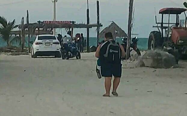 Vecinos indicaron que no es la primera vez que el joven de 22 años logra partir de su hogar sin ser descubierto por su familia