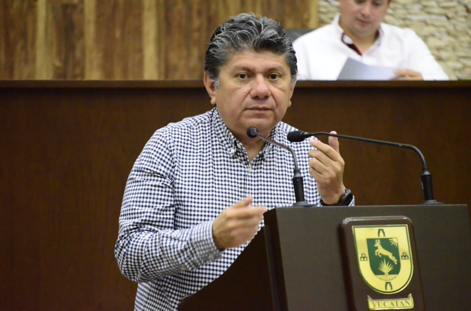 El coordinador del PRI, Gaspar Quintal, busca proteger la lengua maya El coordinador del PRI, Gaspar Quintal, busca proteger la lengua maya