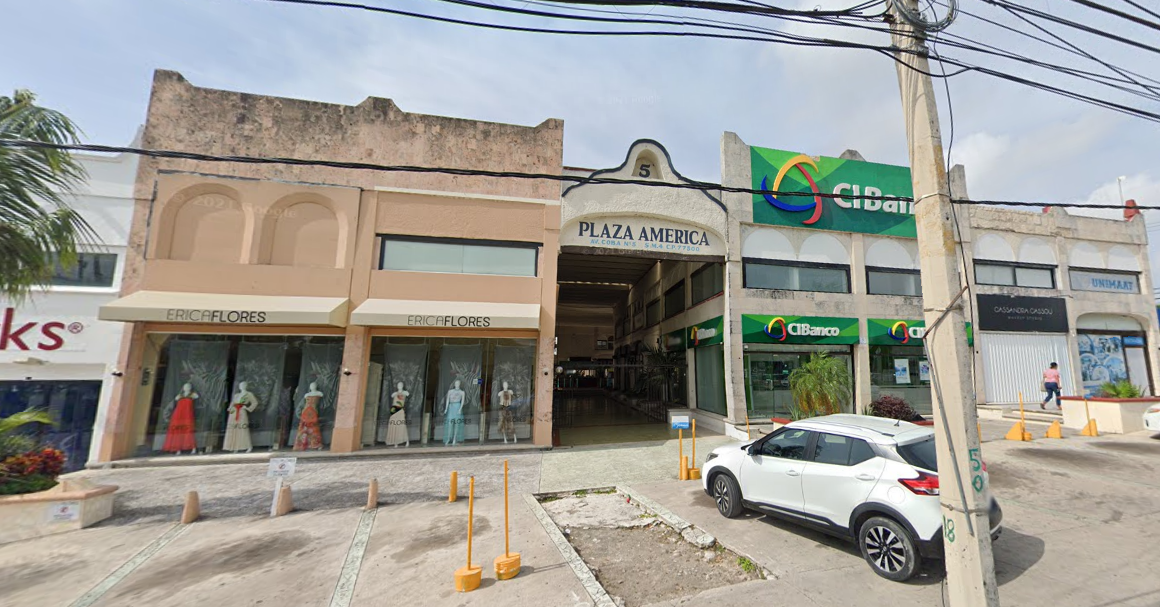 La primera plaza de Cancún fue Plaza América La primera plaza de Cancún fue Plaza América